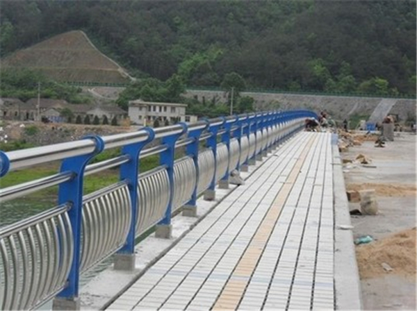 葫芦岛不锈钢桥梁护栏是一种什么材质的护栏